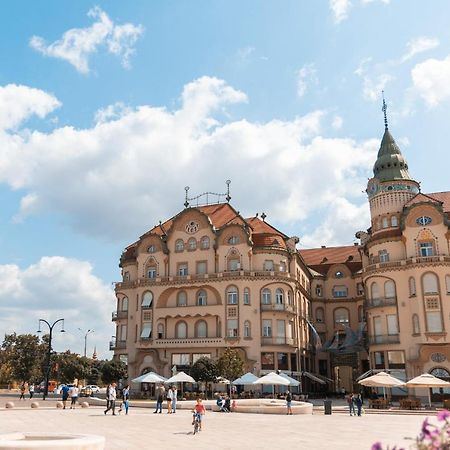 Bluesky Ultra-Central Premium Apartment Орадеа Екстериор снимка